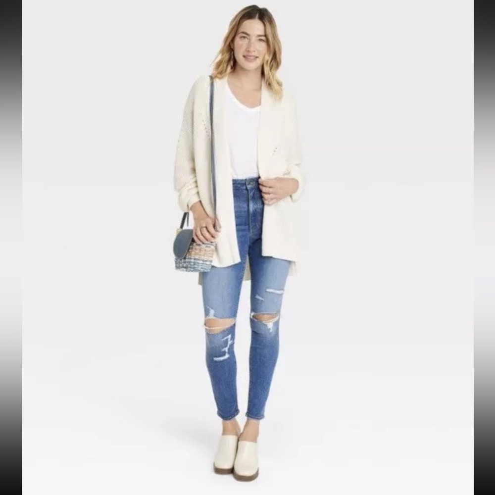 Universal ThreadHigh Rise Skinny, Super Stretch, Distressed Jeans, 10 Short, NWT